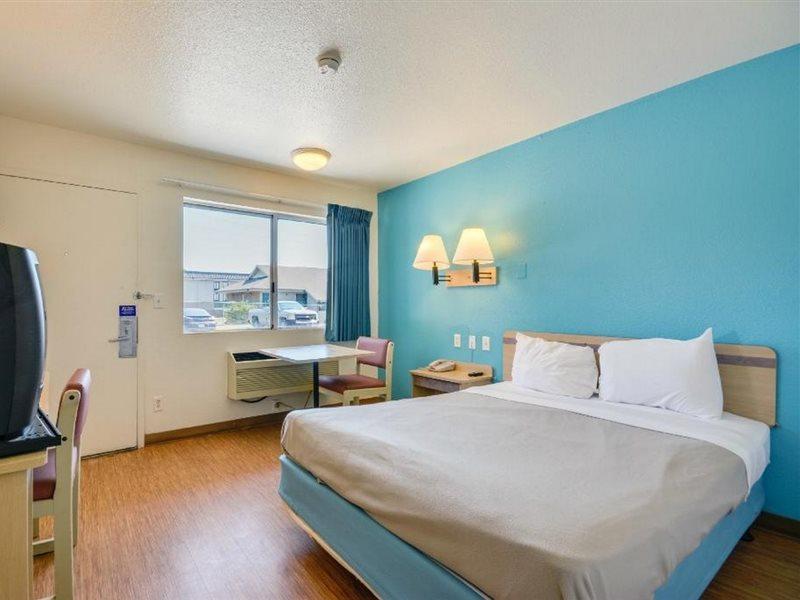 Rodeway Inn Tillmans Corner Ngoại thất bức ảnh