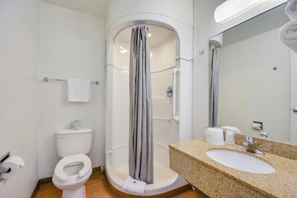 Rodeway Inn Tillmans Corner Phòng bức ảnh