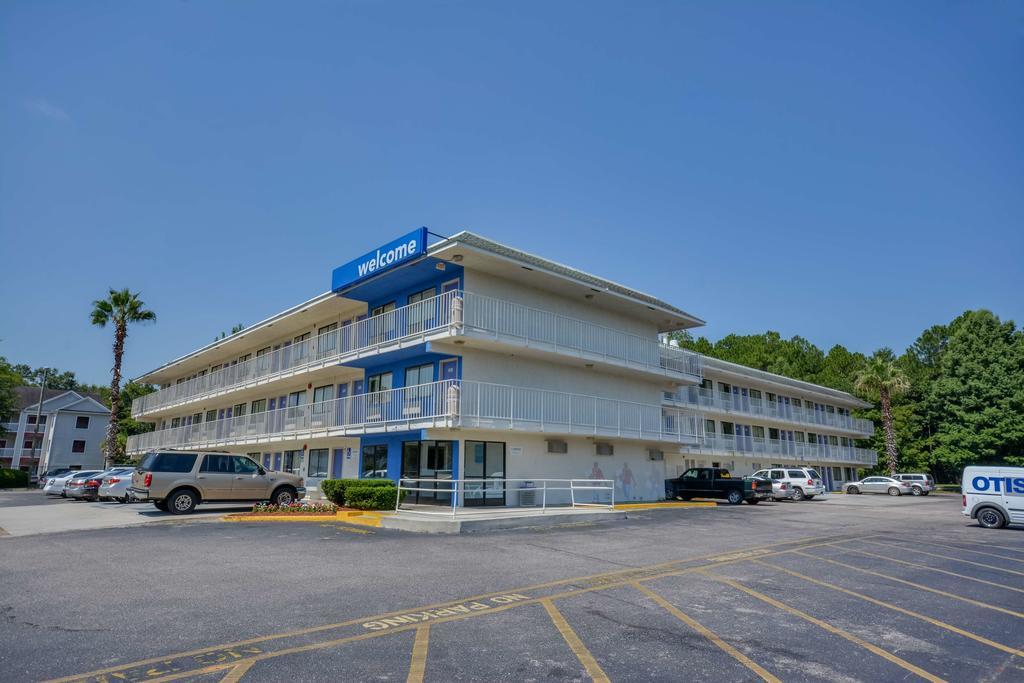 Rodeway Inn Tillmans Corner Ngoại thất bức ảnh
