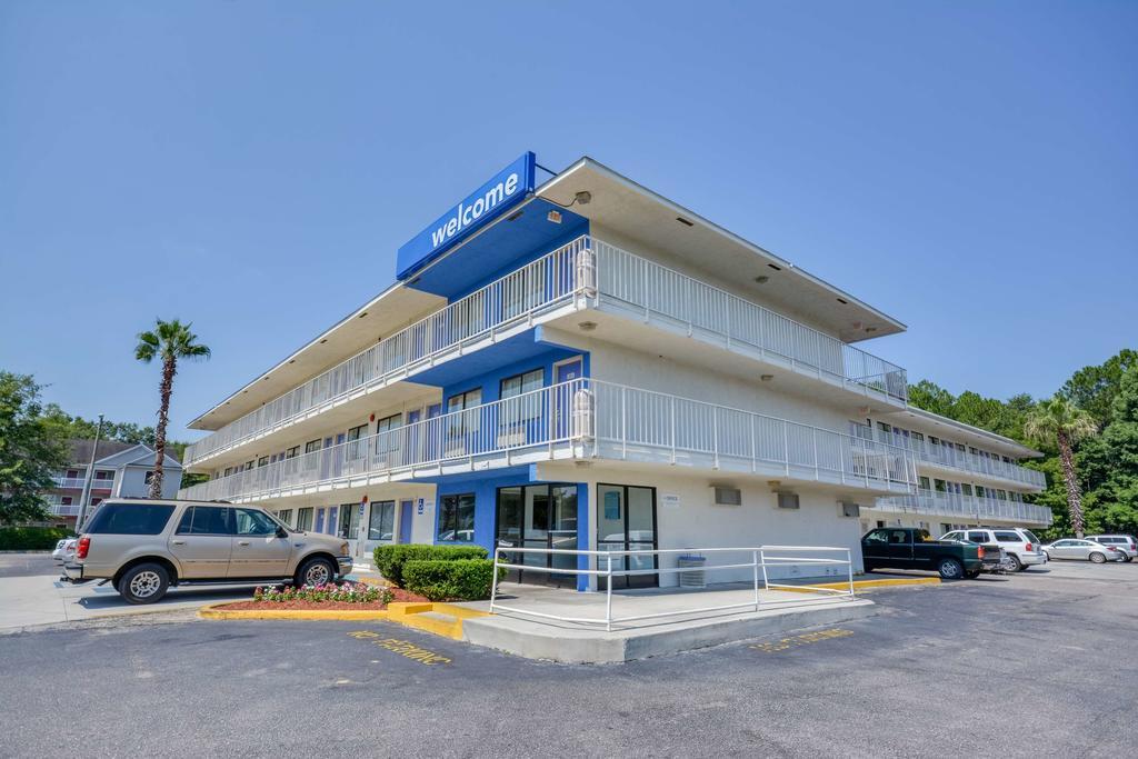 Rodeway Inn Tillmans Corner Ngoại thất bức ảnh