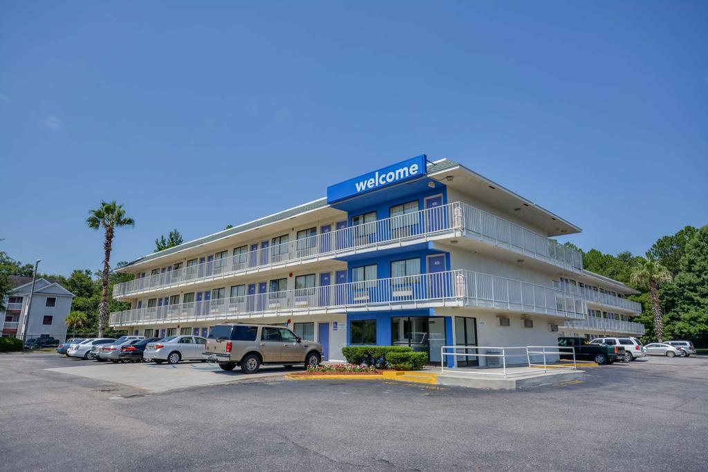 Rodeway Inn Tillmans Corner Ngoại thất bức ảnh