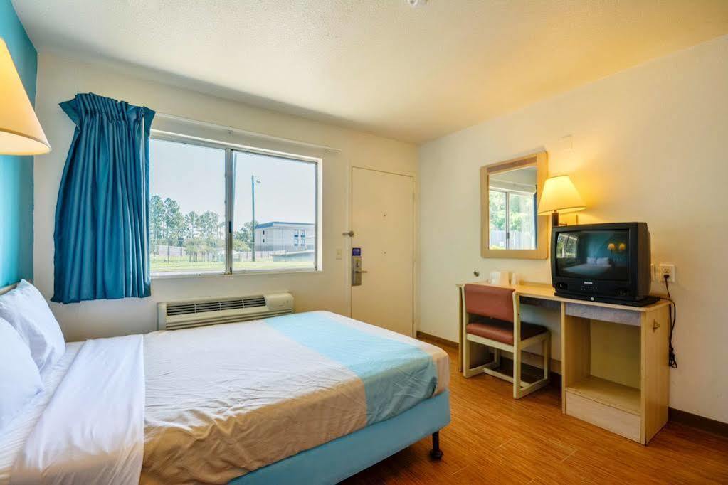 Rodeway Inn Tillmans Corner Ngoại thất bức ảnh