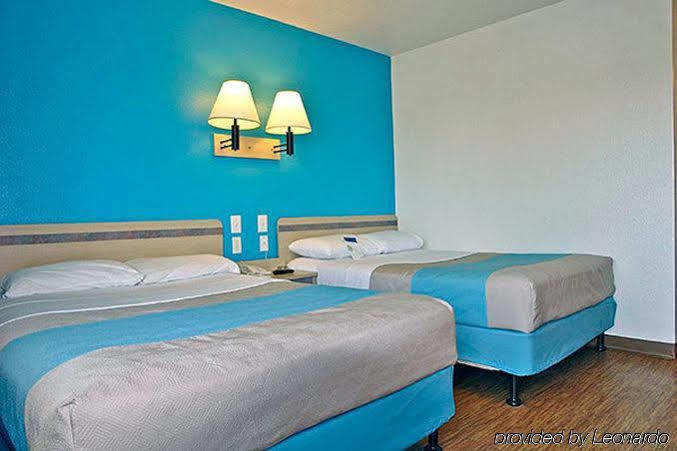 Rodeway Inn Tillmans Corner Ngoại thất bức ảnh