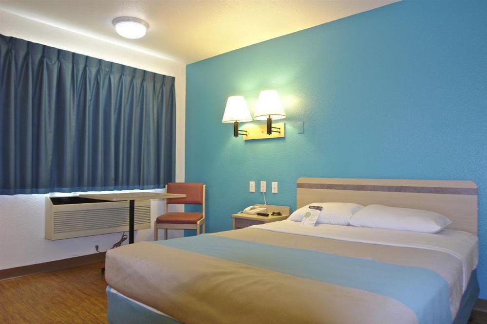 Rodeway Inn Tillmans Corner Phòng bức ảnh