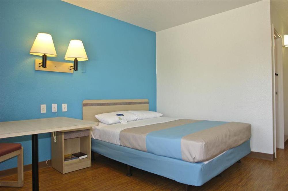 Rodeway Inn Tillmans Corner Phòng bức ảnh